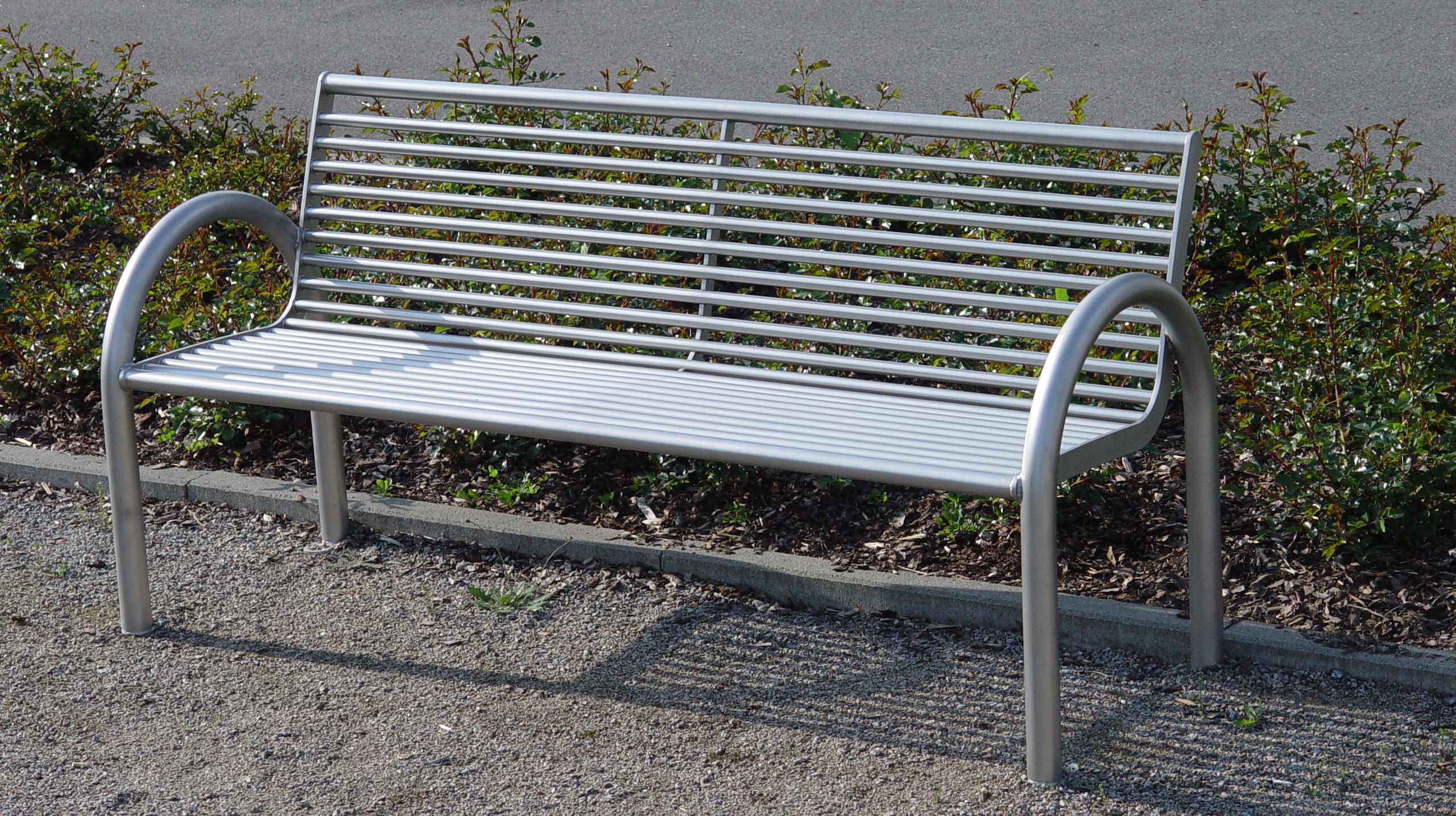 Bank "Tauber" mit Lehne, aus Edelstahl