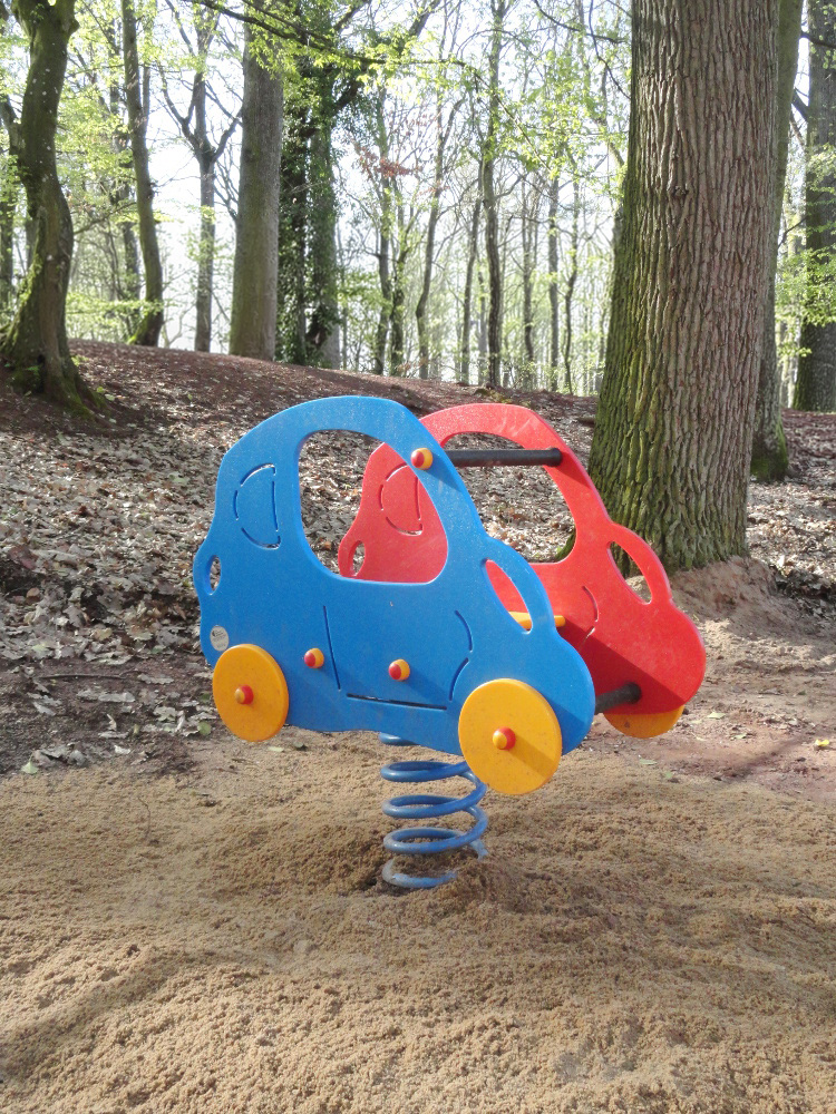 Feder-Auto aus PE-Platten, komplett (Oberteil, Feder, Untergestell)