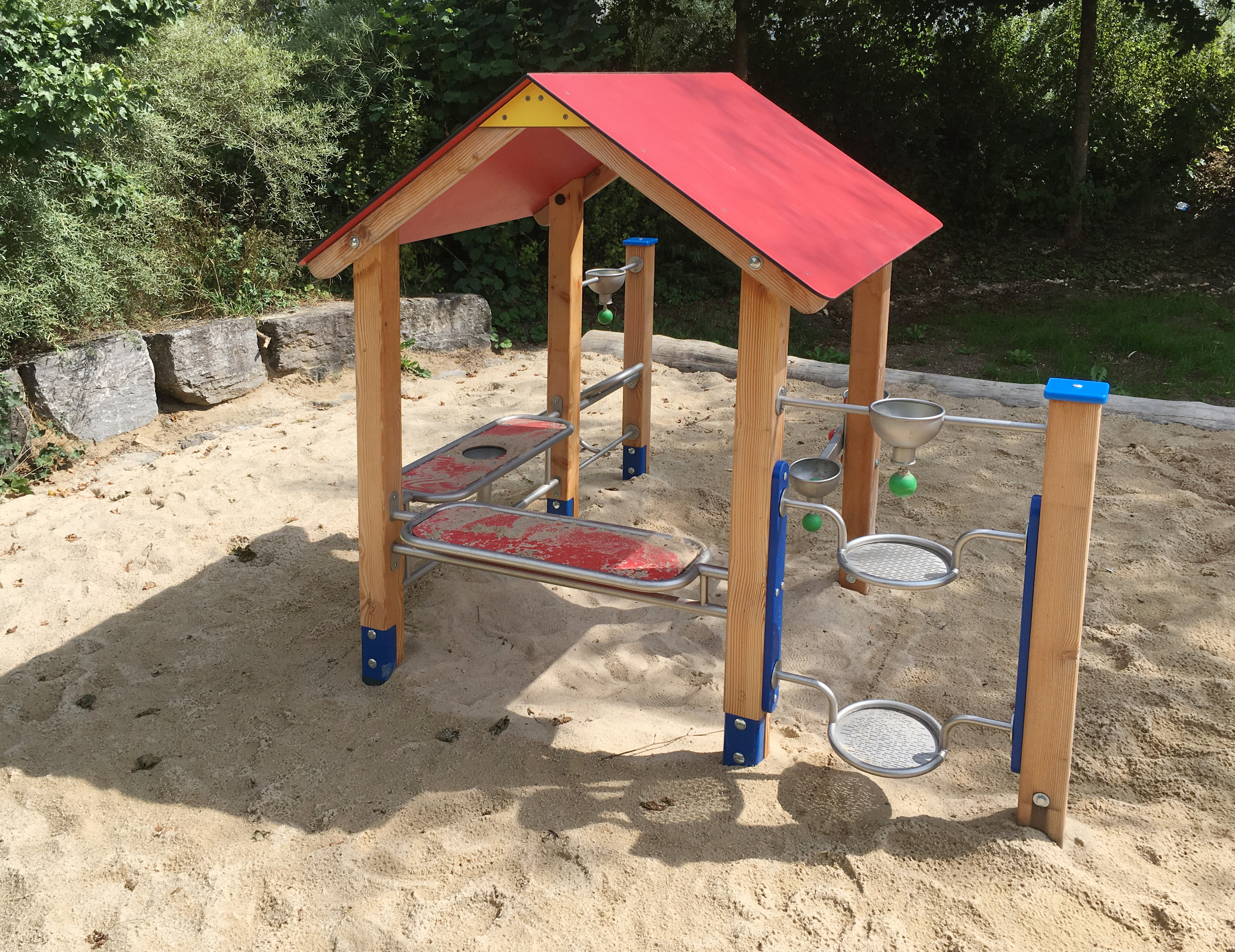 Großes Sandlabor mit Dach