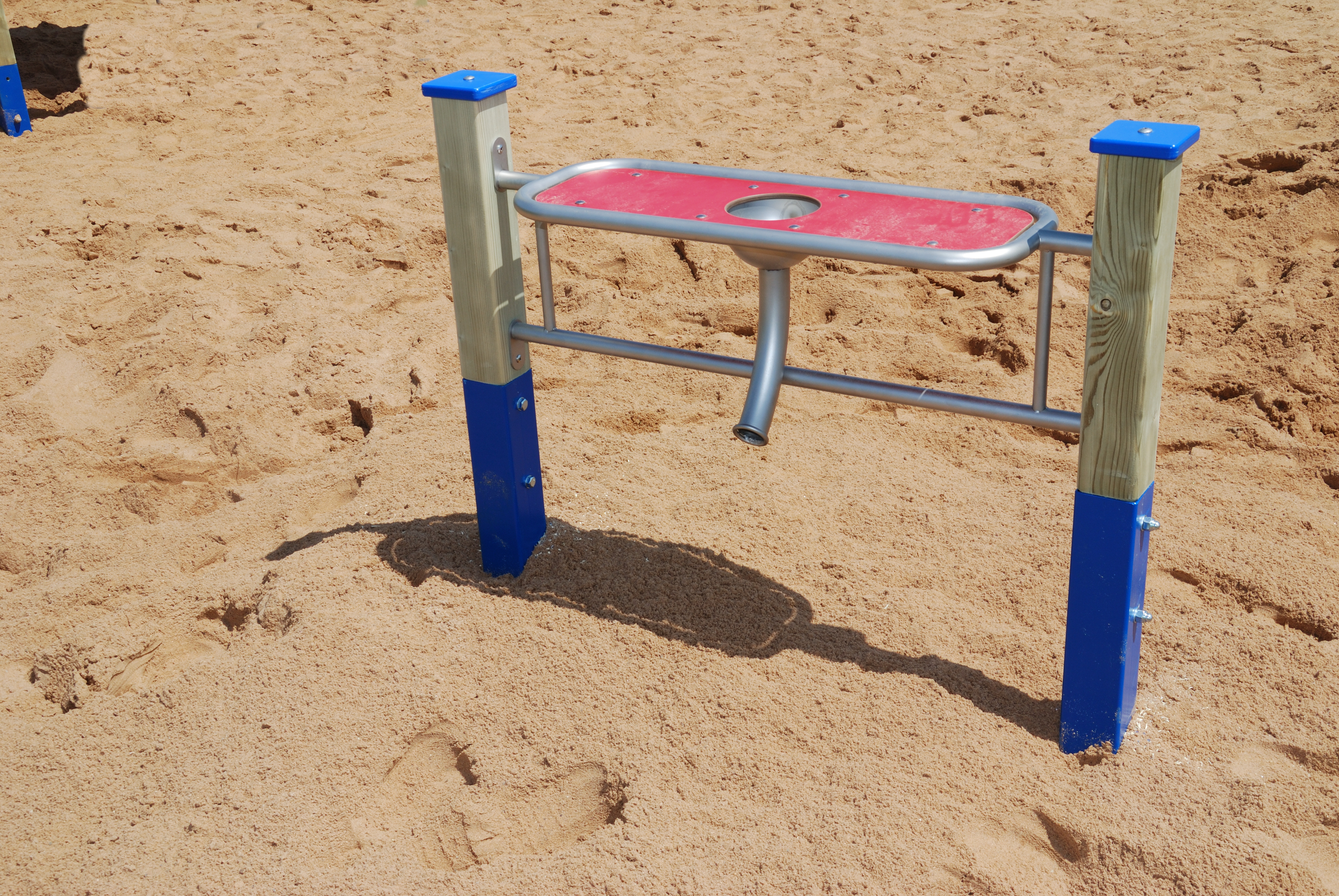 Sandspieltheke 100 mit Sandschütte und Standpfosten