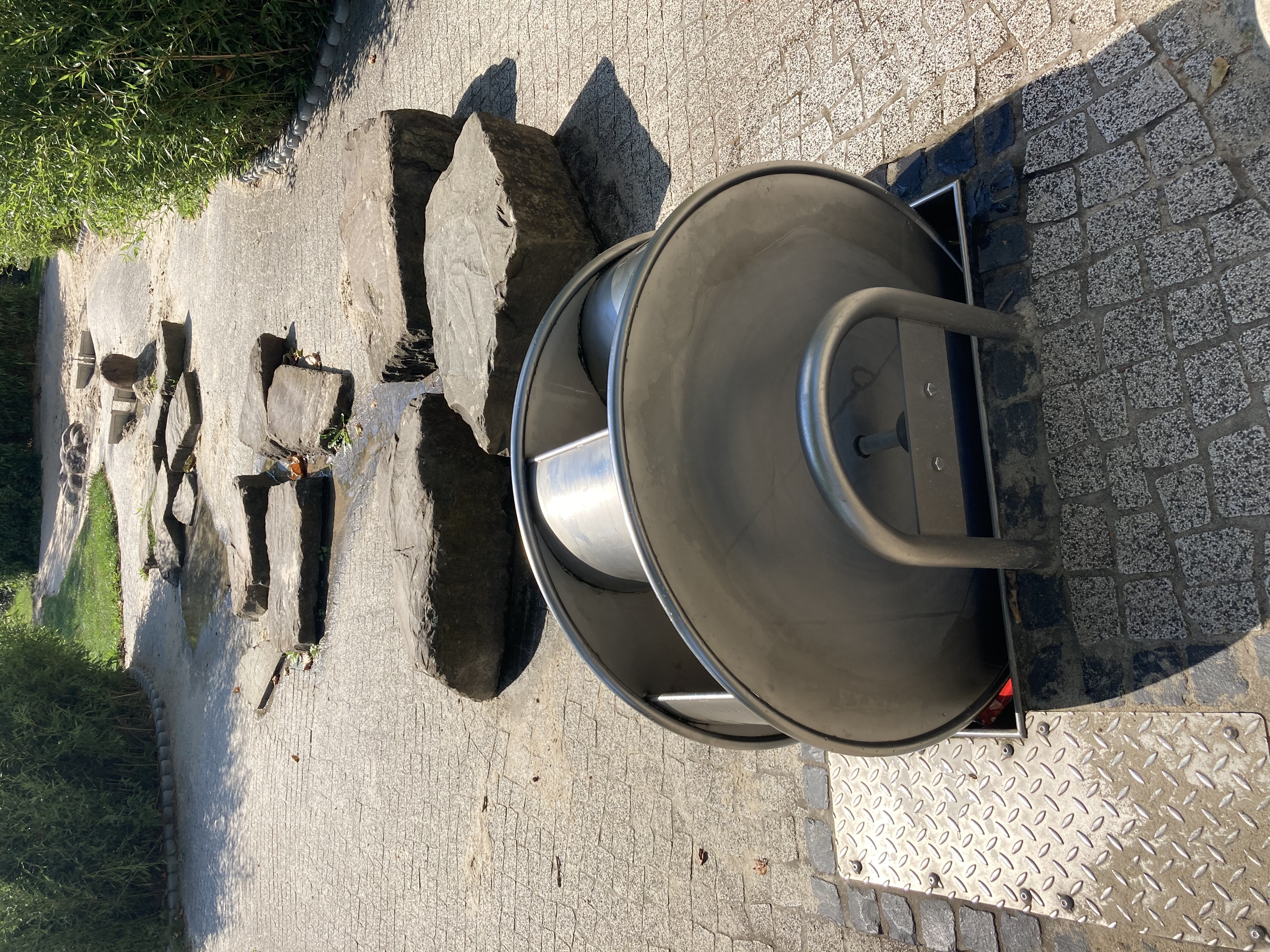 Schöpfrad mit Wasserbehälter mobil