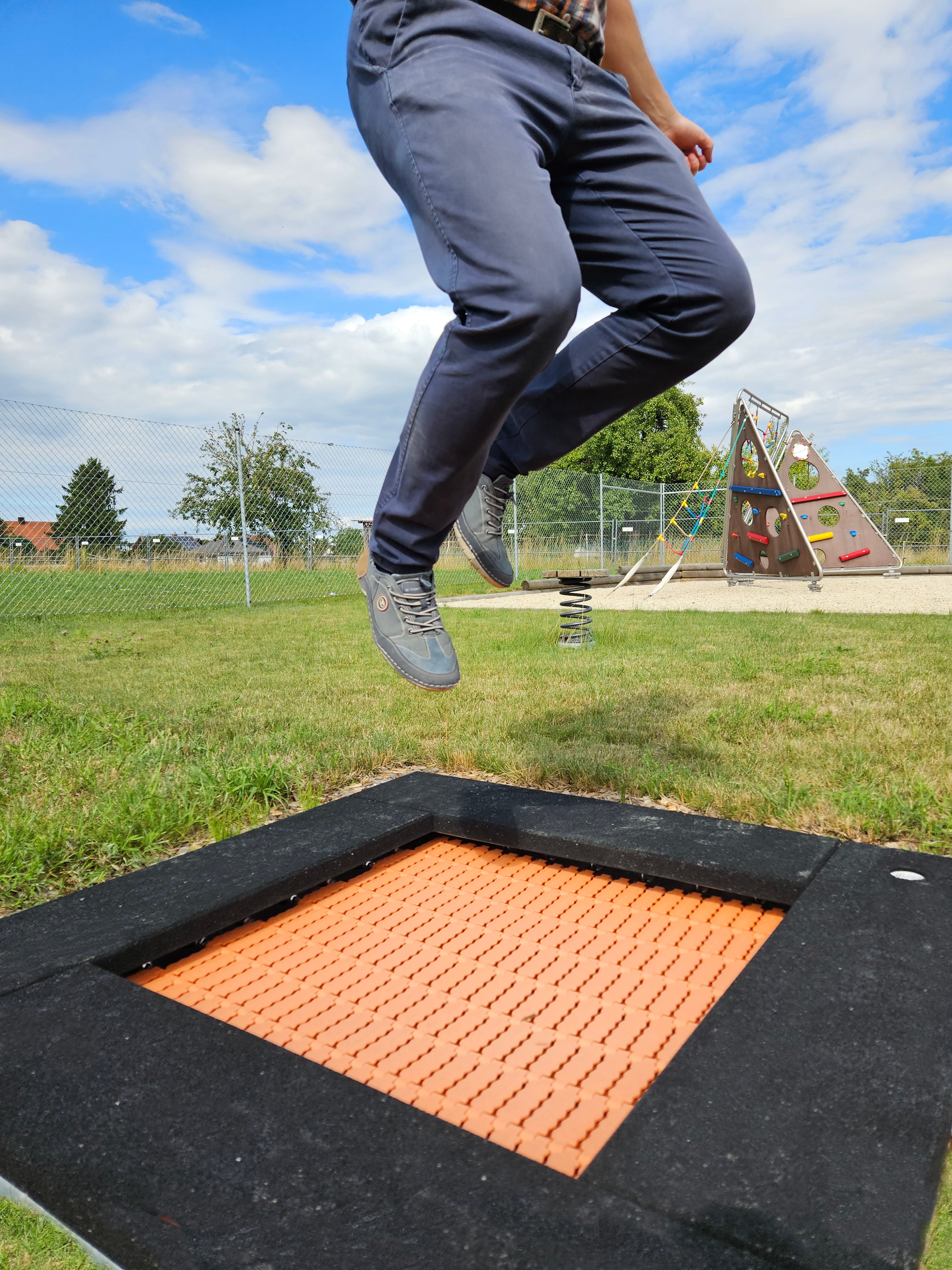 Trampolin mit Sprungmatte aus Lamellen Größe „S“