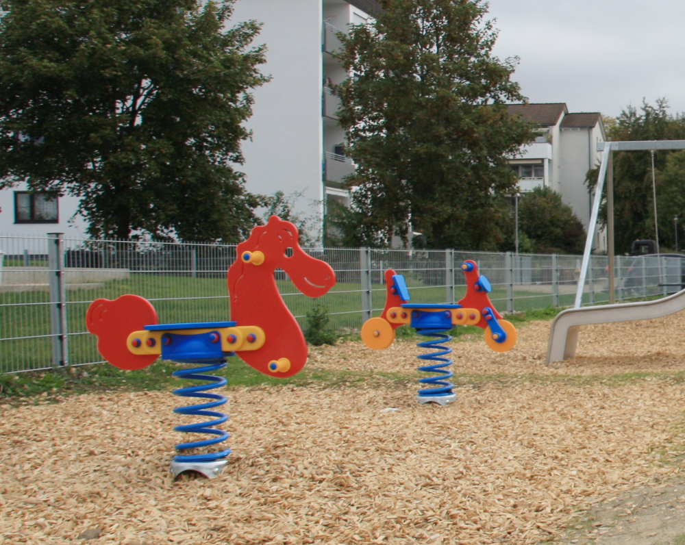 Feder-Pony aus PE-Platten, komplett (Oberteil, Feder, Untergestell)