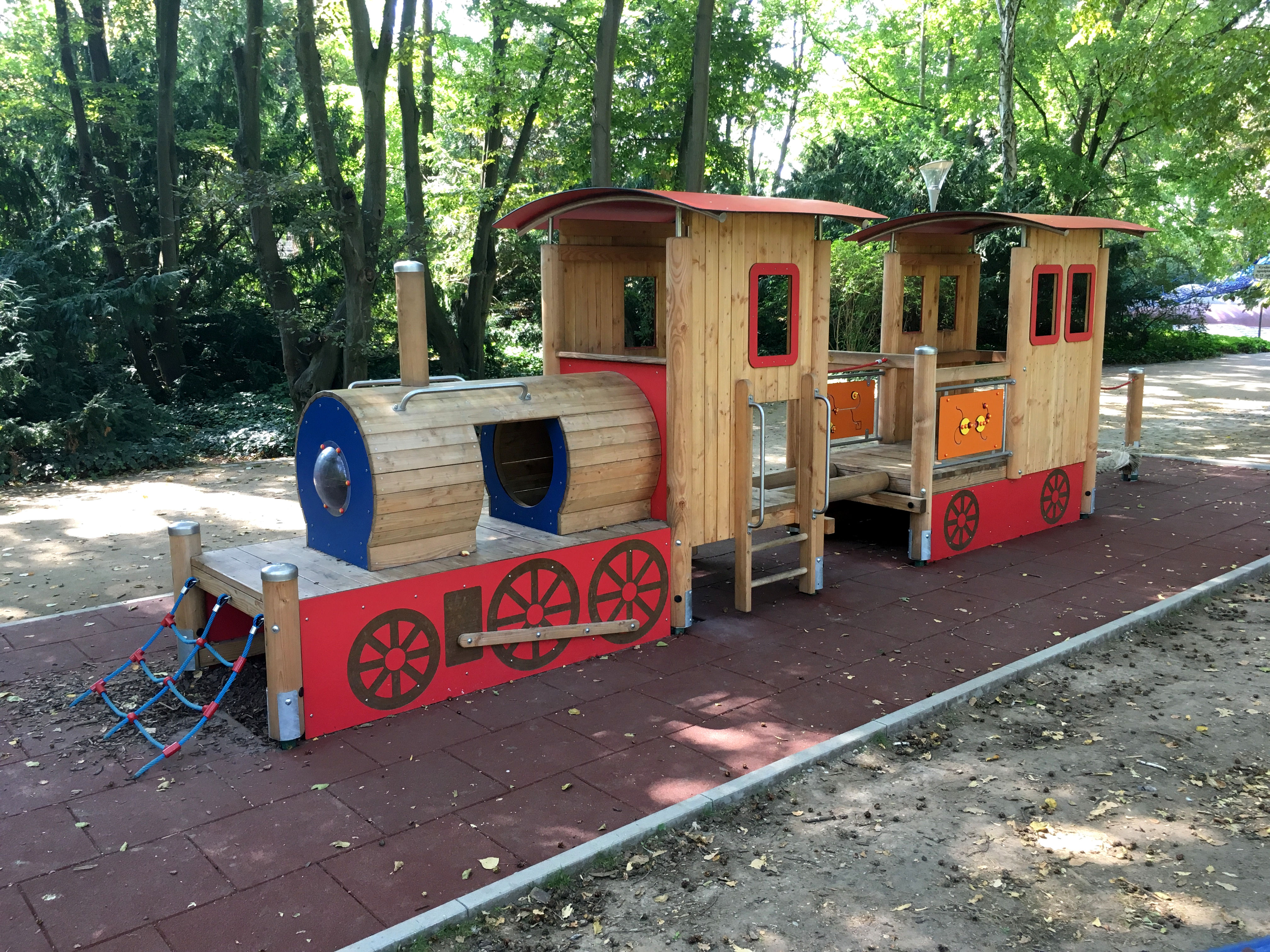 Spielkombination "Lokomotive mit Wagon"