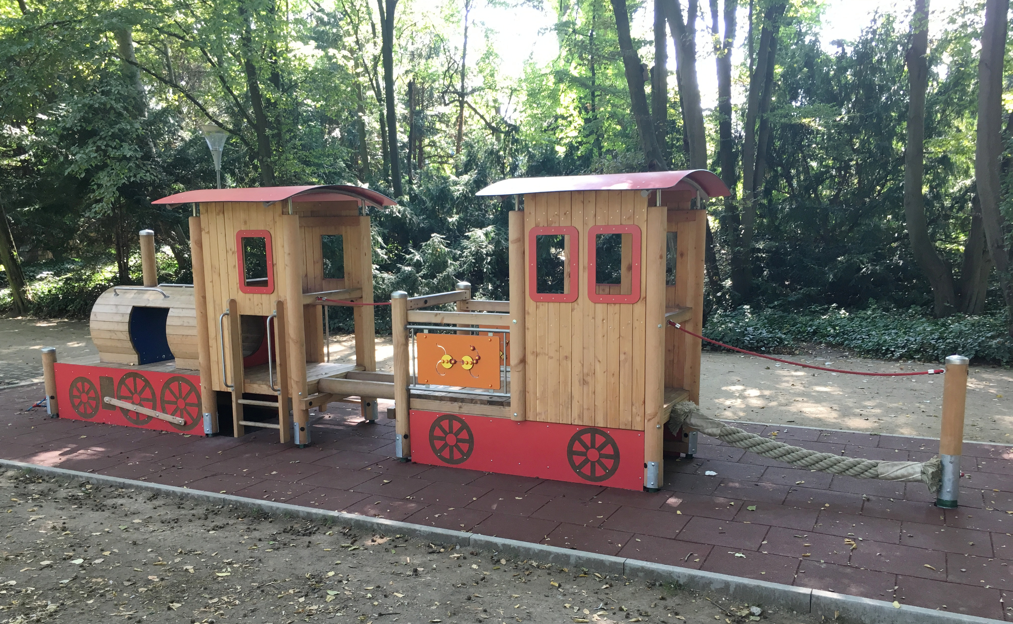 Spielkombination "Lokomotive mit Wagon"