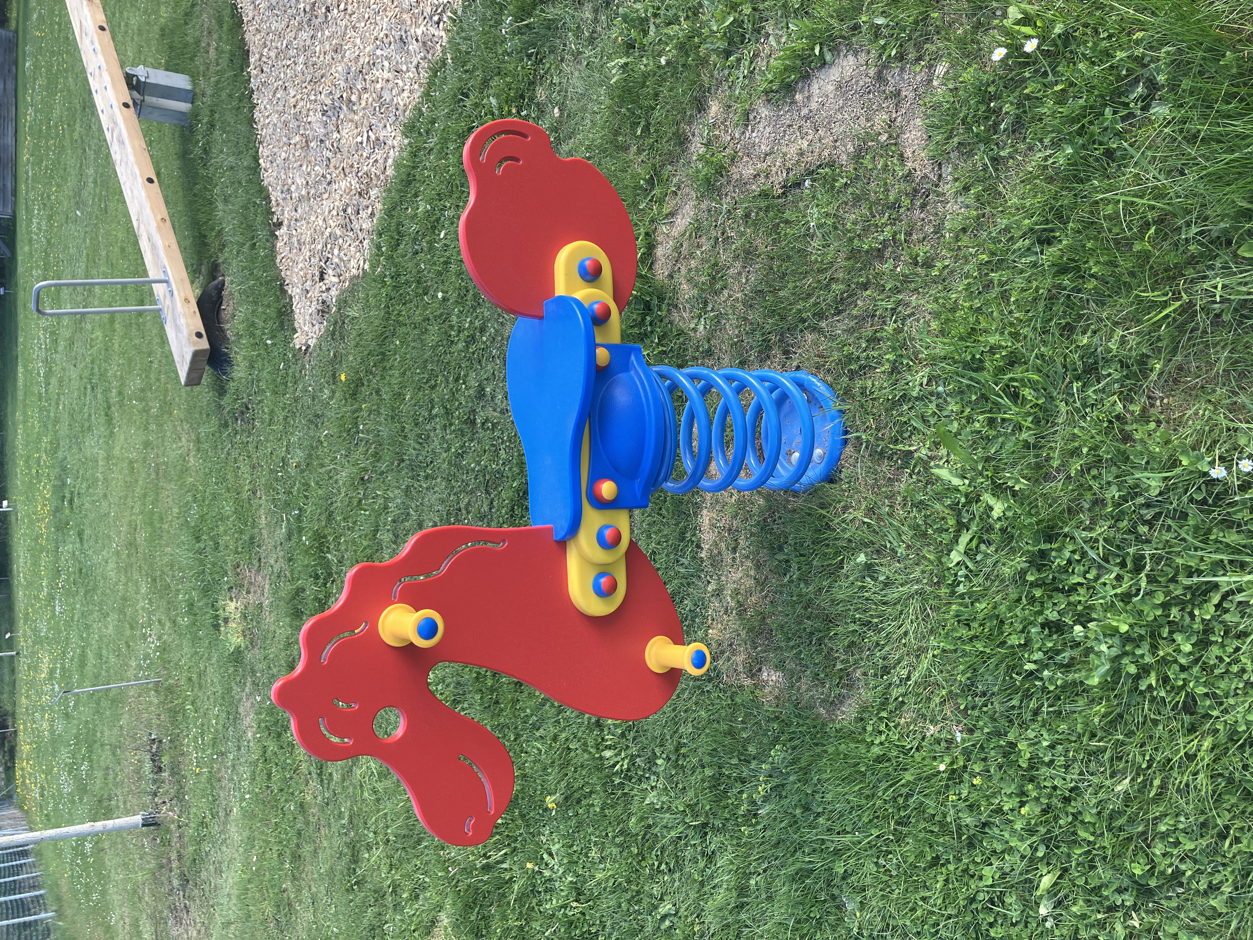 Feder-Pony aus PE-Platten, komplett (Oberteil, Feder, Untergestell)
