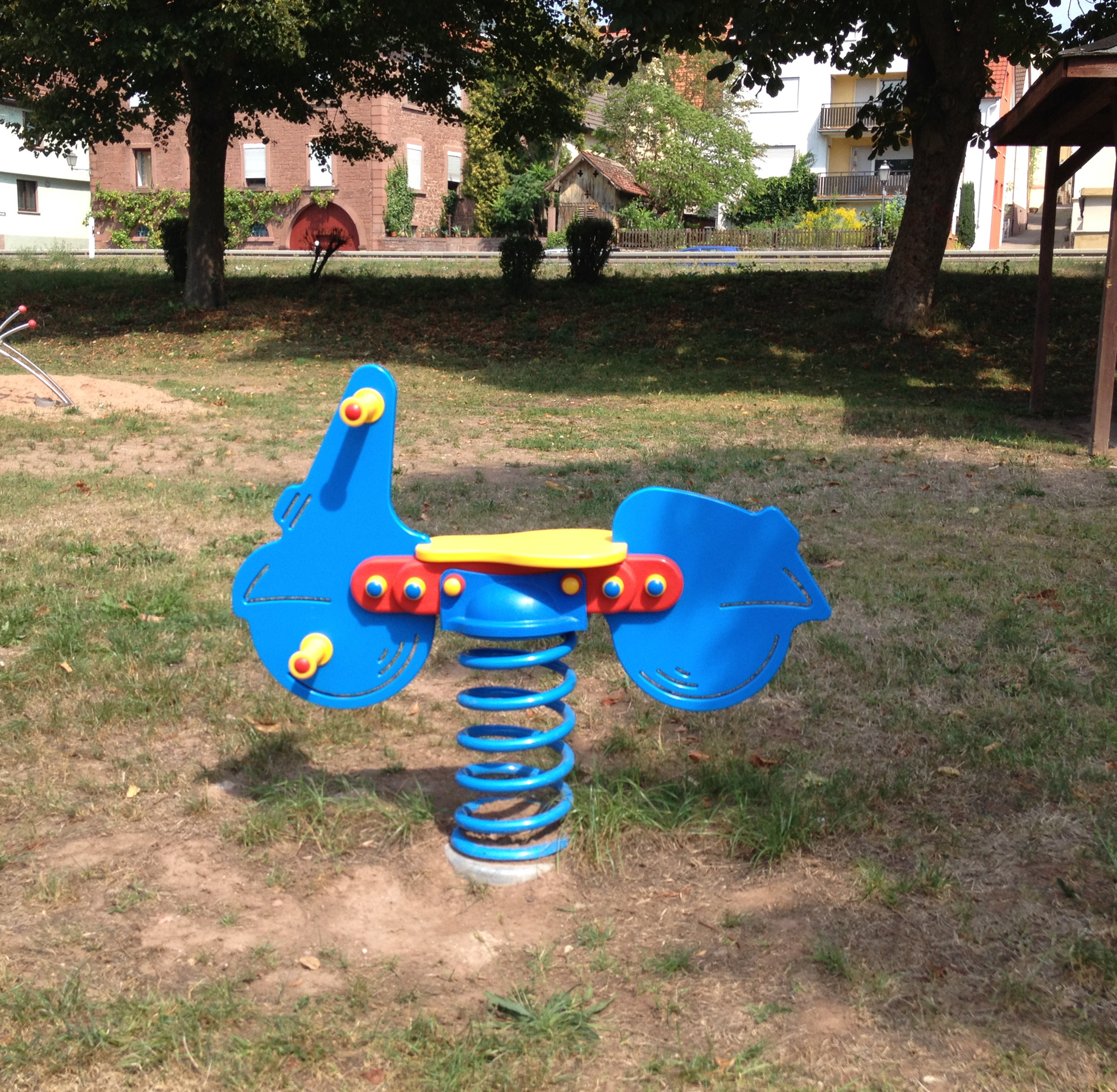 Feder-Motorroller aus PE-Platten, komplett (Oberteil, Feder, Untergestell)