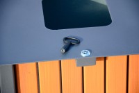 Vorschau: Abfallbehälter mit Eichenholz-Verkleidung - Verriegelung mit Dreikantschloß Vorschau: Abfallbehälter mit Eichenholz-Verkleidung - Verriegelung mit Dreikantschloß
